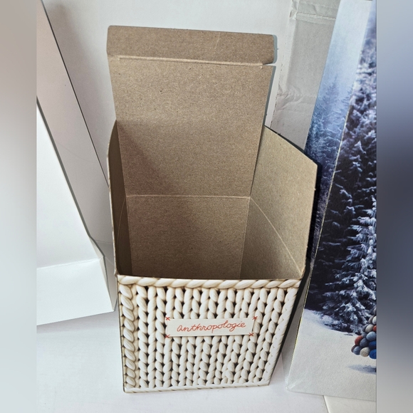 Anthropology 2024 Holiday Gift Box - Picture 2 of 8